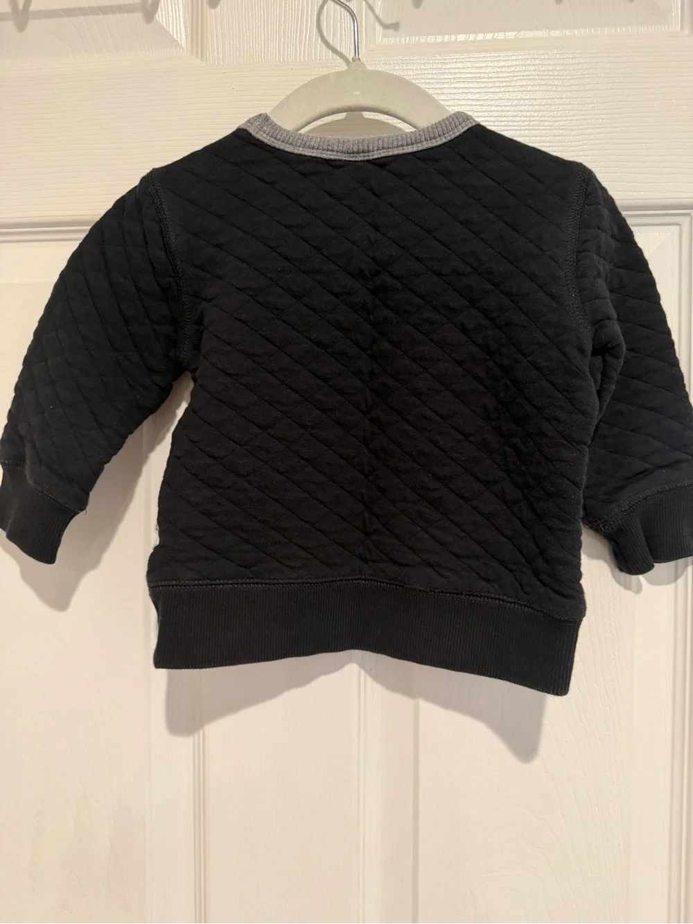 GAP Toddler Boys 2T Quilted Sweatshirt Bundle 2 Pack Gray Black Crewneck Tops